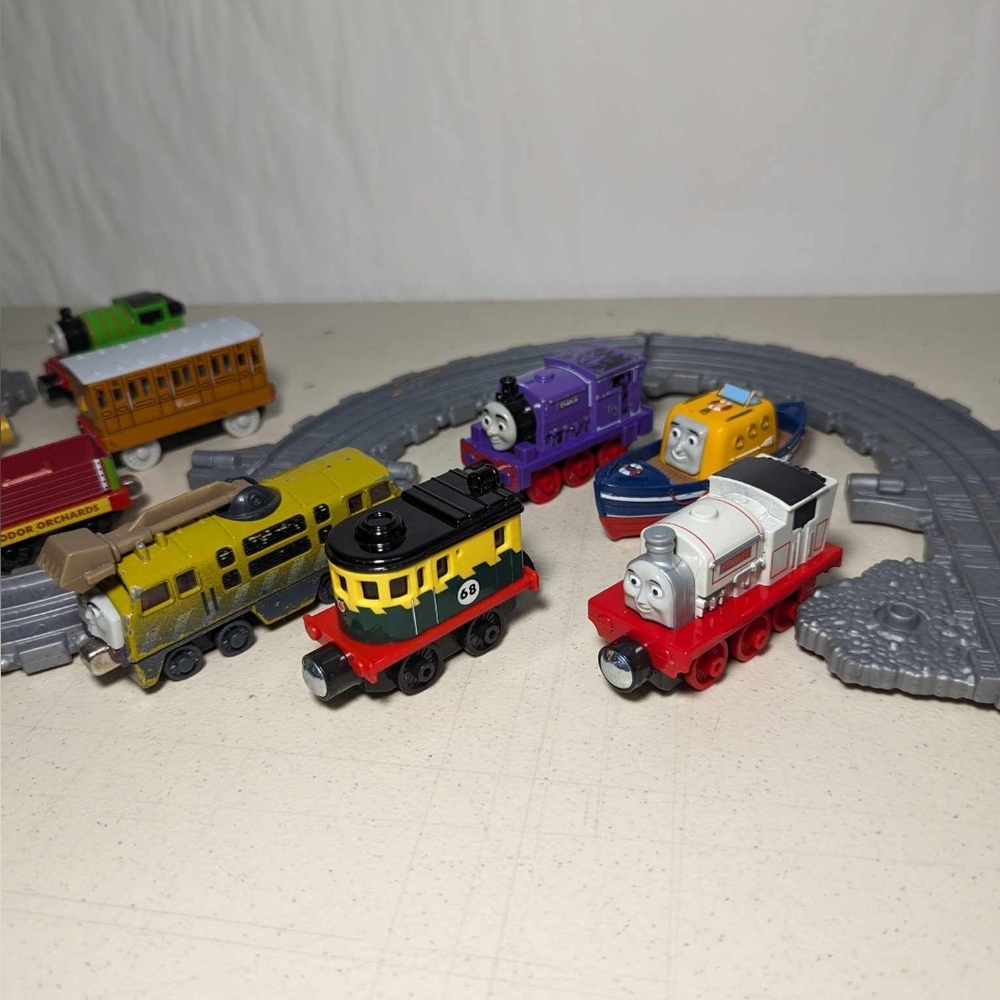 Thomas & Friends Train lot - Picture 2 of 12